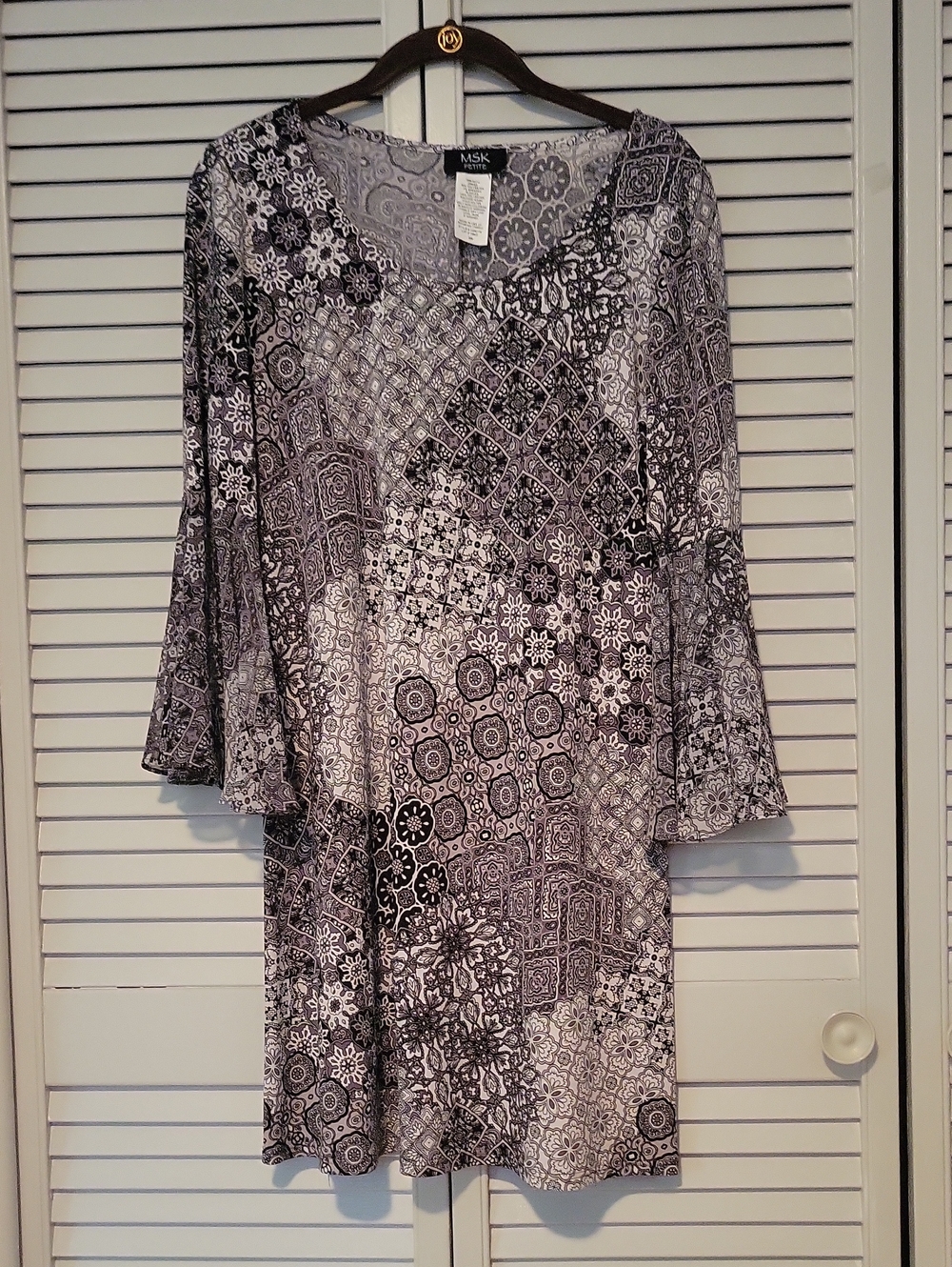 MSK Black and White Patterned Bell-Sleeve Dress